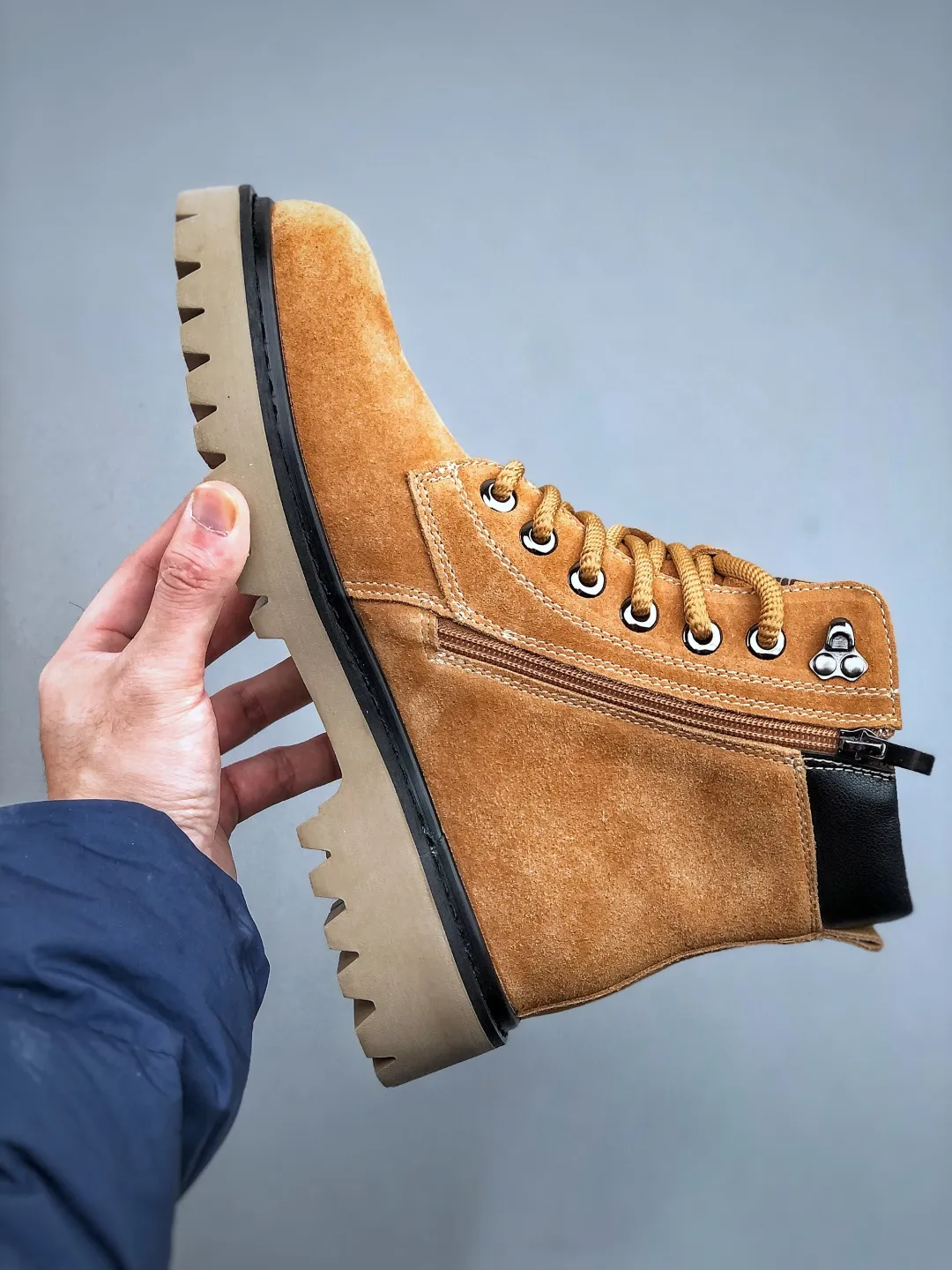 Local pick-up💰560 supports store release. New goods🚀#Timberland Timberland/Timberland New autumn and winter products (plush lining🔥warm and heat-locking) autumn and winter essential outdoor casual rhubarb boots series #Guangdong Dachang quality Original box original packaging Fashion and trend matching The fabric is made of Italian 🇮🇹 top frosted fine-grained cowhide with anti-odor and anti-corrosion genuine leather latex insoles The outsole and hardware are all made from factory raw materials. They are the same as the original Goodyear glue process. Good products do not kill pigs. The quality of the first order is strictly controlled. Exclusively launched on the entire network. The quality is beyond doubt. The full set of official website unified packaging gives you a perfect wearing experience. The quality is exquisite and durable. A must-have for sportsmen. Specializes in not being handsome. High-quality foot feel is first-class. This winter is suitable for outdoor cold protection. Daily casual matching. Size: 38 39 40 41 42 43 44 (leather shoe size)